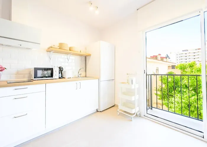 2 Bedroom, New, 1 Min To The Beach, City Center- Picasso By 10Tosea